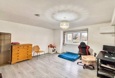 View Full Details for Nijinsky House  Flat 14 10 Chiltern View Road, Uxbridge, Greater London