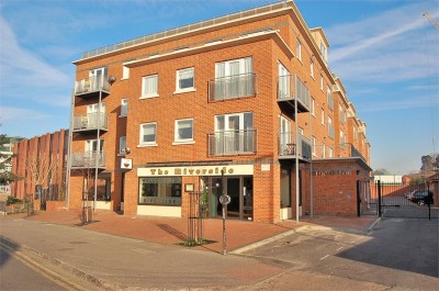 View Full Details for Riverbank Point 114 High, UXBRIDGE, Greater London