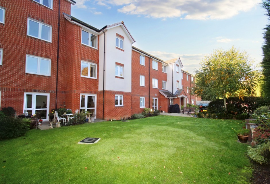 Laburnum Court, Uxbridge, Greater London - Photo 9