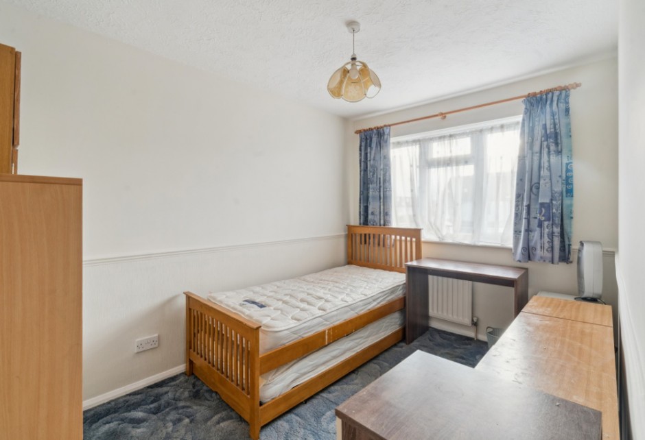 Chiltern Court, Widmore Road, Uxbridge - Photo 9